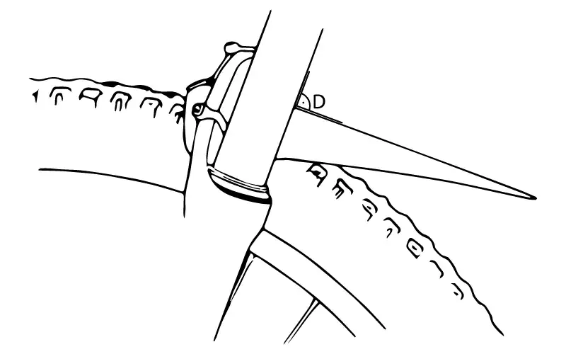 Winkel des Front-Mudguards wird geprüft und die Montage abgeschlossen